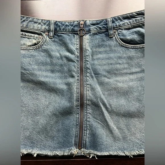 Free People We The Free Zip It Up Denim Mini Skirt A-Line Frayed Hem 31 NWT - Picture 3 of 12